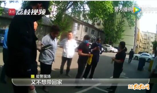 南京市市民警报住宅小区有六只恶犬咬人！ 公安民警全副武装結果抓回六只小奶狗！